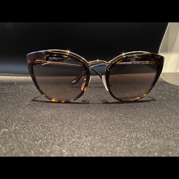 Prada sunglasses - Picture 3 of 9